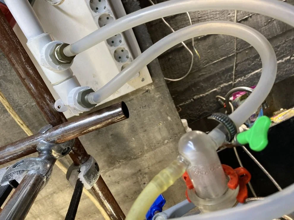 Hydra You can see 2 cascades and how the pipes go.webp